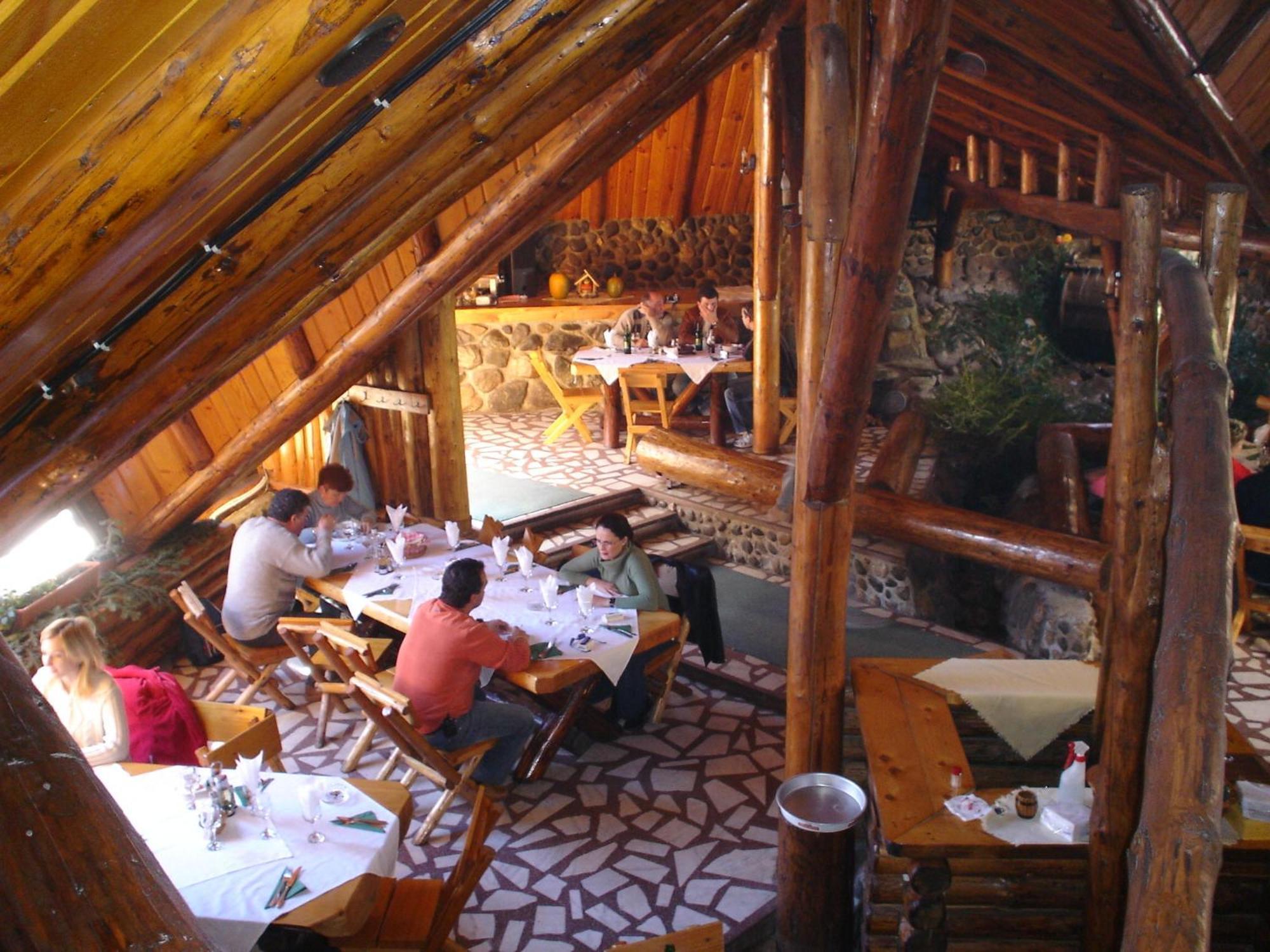 Resort Cheile Gradistei Moieciu มัวเยชู เด ซุส ภายนอก รูปภาพ