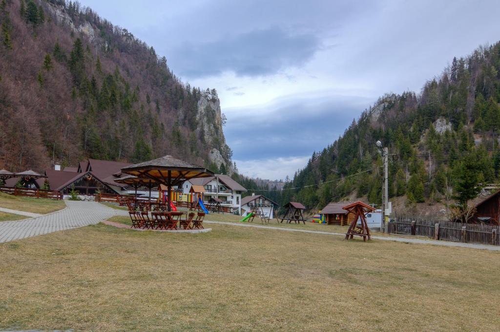 Resort Cheile Gradistei Moieciu มัวเยชู เด ซุส ภายนอก รูปภาพ
